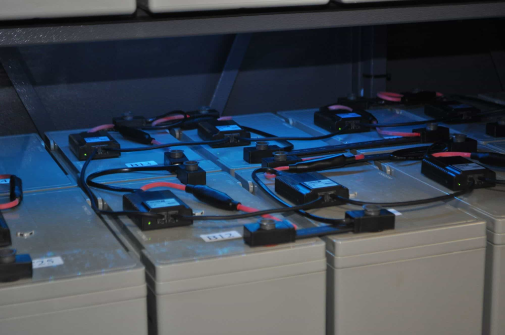 How Remote Monitoring Batteries Improve Performance?