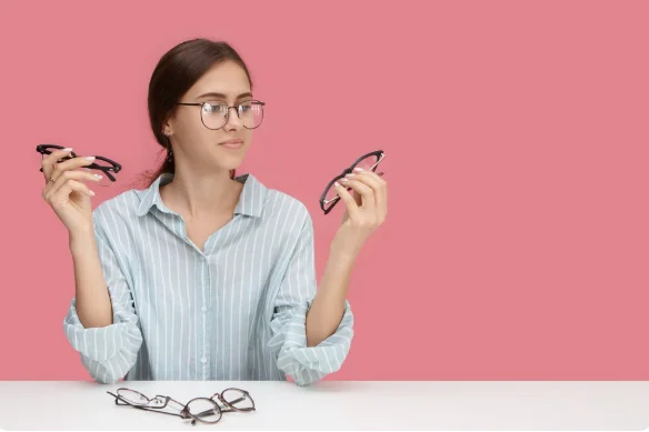 The Ultimate Guide to Choosing Frames from an Online Eyeglass Shop