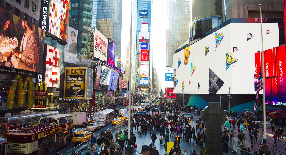 Navigating the Intersection of Technology and Outdoor Advertising: Trends and Opportunities