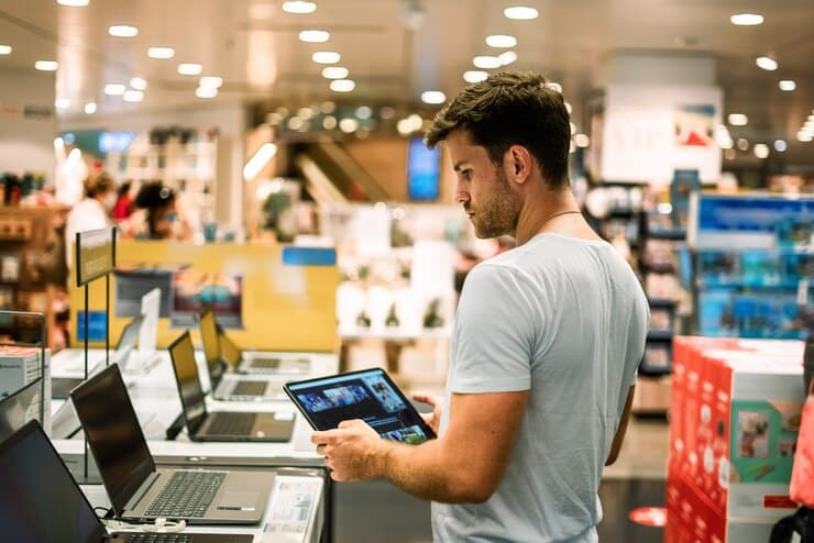 Top 5 Benefits of Buying Laptops Directly from Wholesalers for Retailers