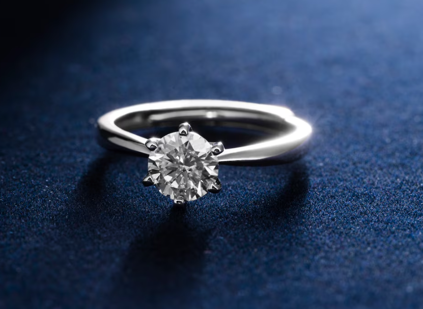 Round vs. Princess Cut: Which Solitaire Ring Design is Right for You?