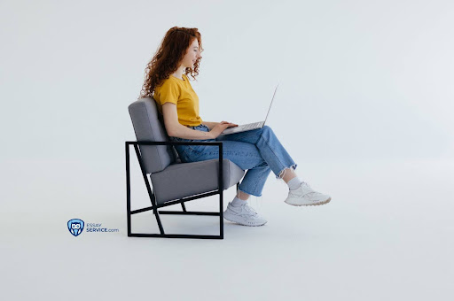 Human Writing vs AI Writing: Why EssayService Offers More for Students