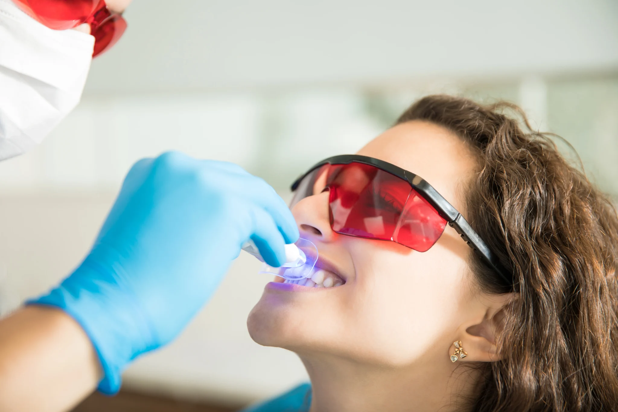 Tech-Driven Trends: What’s Hot in Veneers Right Now?