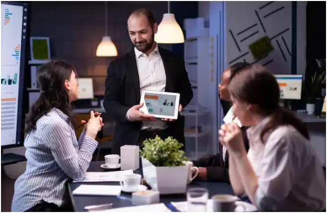 How Business Advisors Help Businesses Grow Smarter