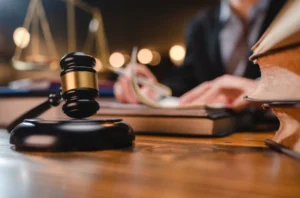 http://When%20Should%20I%20Hire%20a%20Criminal%20Defence%20Lawyer?