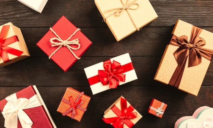 Top Gifts for Dealers That Help Build Trust and Brand Recall