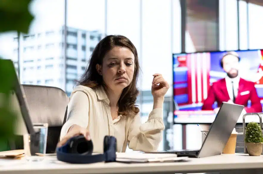 Remote Teams Don’t Lose Focus — They Lose the Signals That Guide Performance