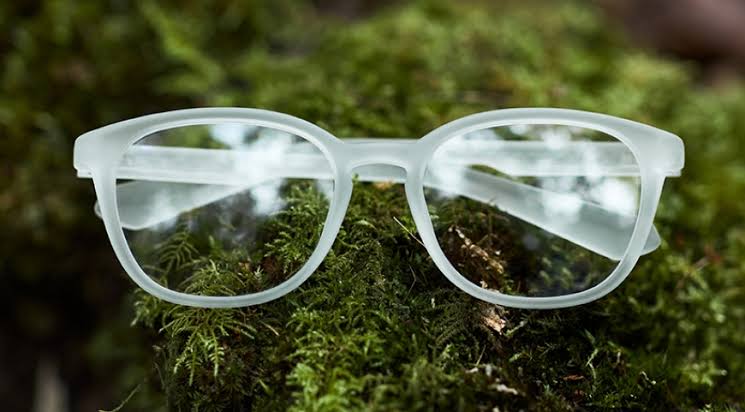 How Do White Glasses Symbolize a Sustainable Lifestyle?