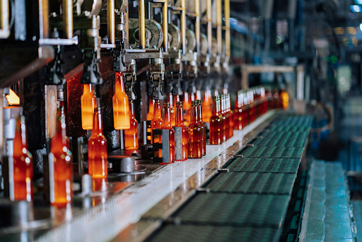 How Glass Manufacturing Facilities Manage Extreme Heat