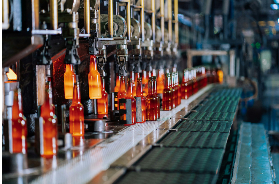 How Glass Manufacturing Facilities Manage Extreme Heat