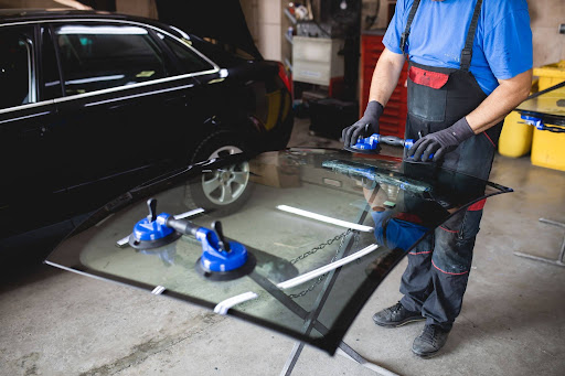 Same-Day Mobile Windshield Replacement: What to Expect From Booking to Drive-Away